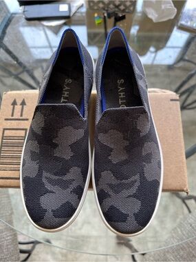 Rothy’s The Sneaker in Grey Camouflage - size 8!!